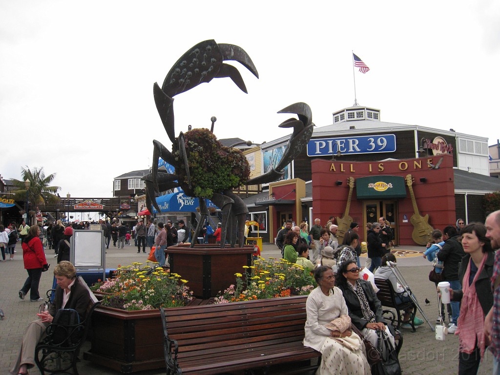 2011 Bay 2 Breakers Saturday 0360.JPG - I was able to participate in the 2011, 100th anniversary of the San Francisco Bay to Breakers 12K race. A great weekend for sight seeing and racing.